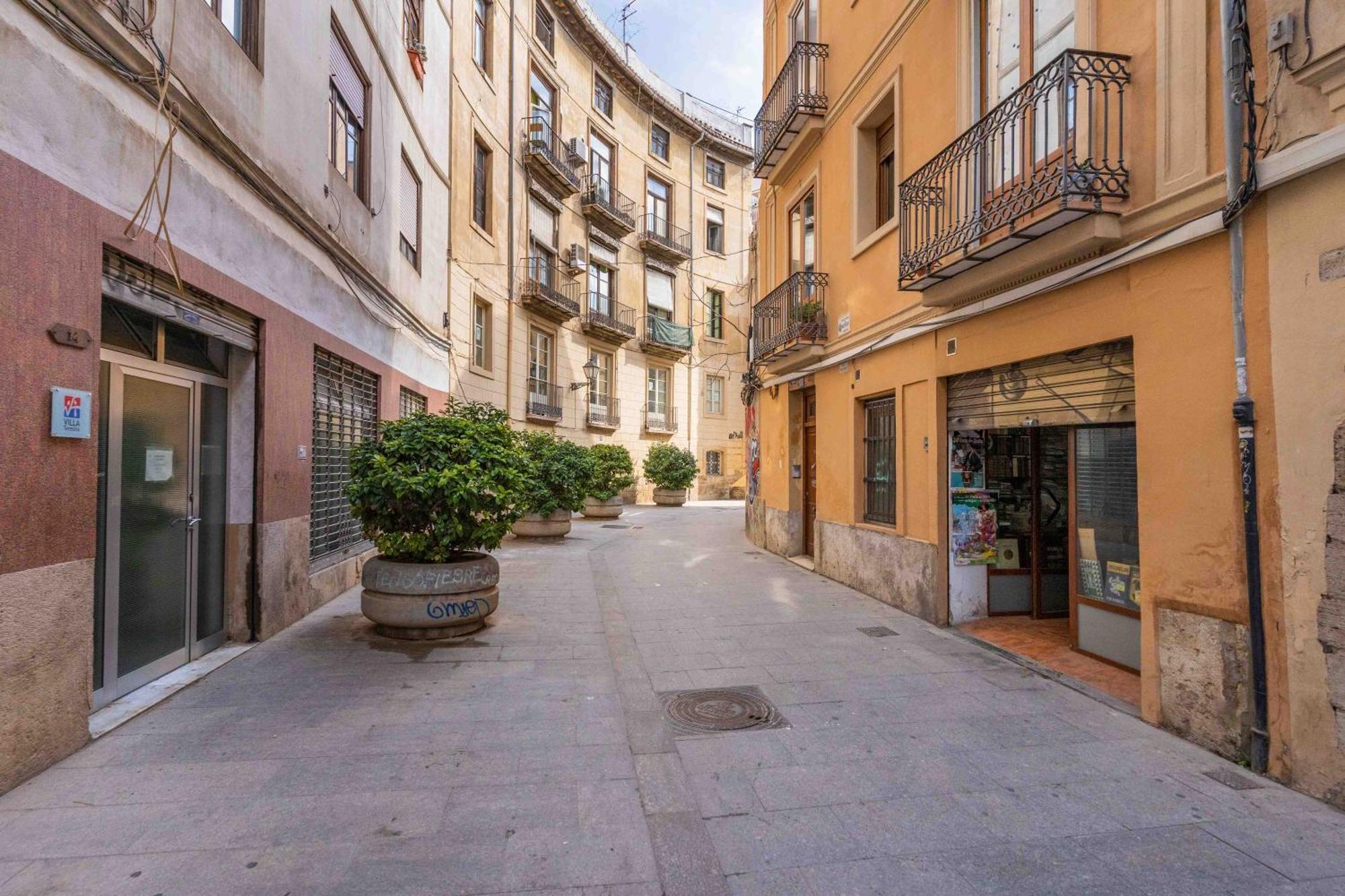 Balmes Flat Market * Valence